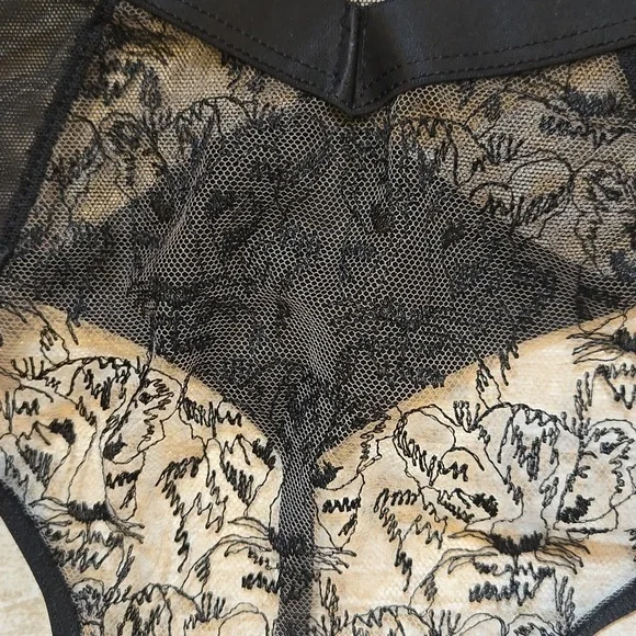 NWT Victoria's Secret Black Lacey Tiger Design High-waisted Thong Panties - Picture 2 of 9